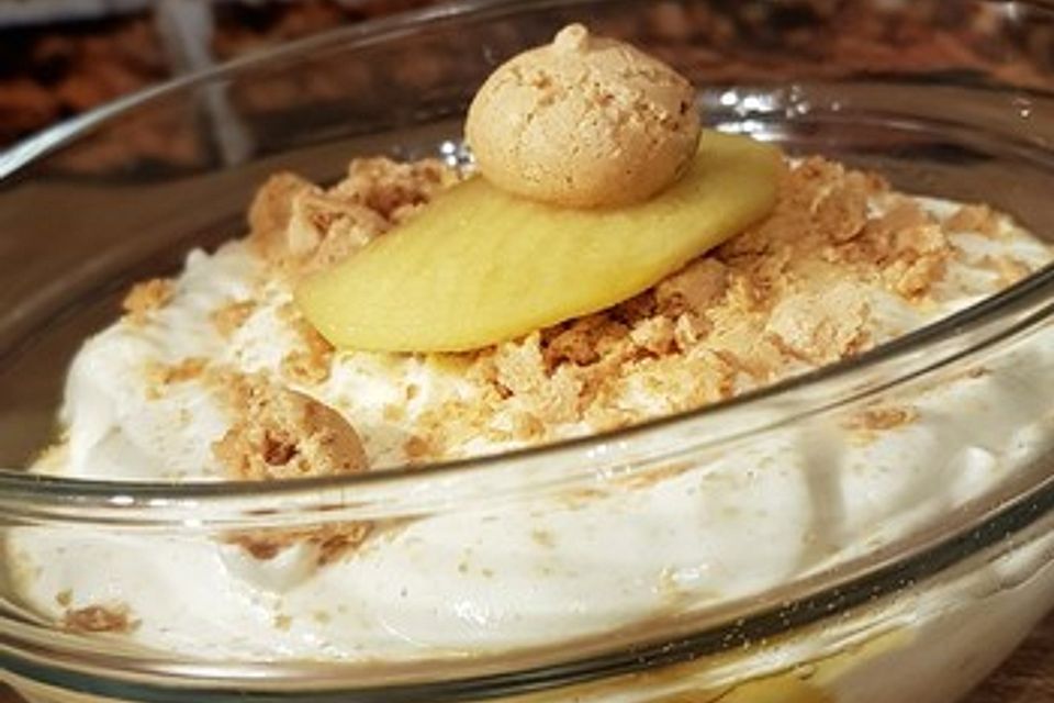 Apfel-Mascarpone-Creme mit Amarettini