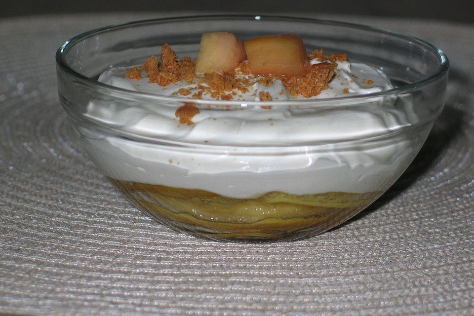 Apfel-Mascarpone-Creme mit Amarettini