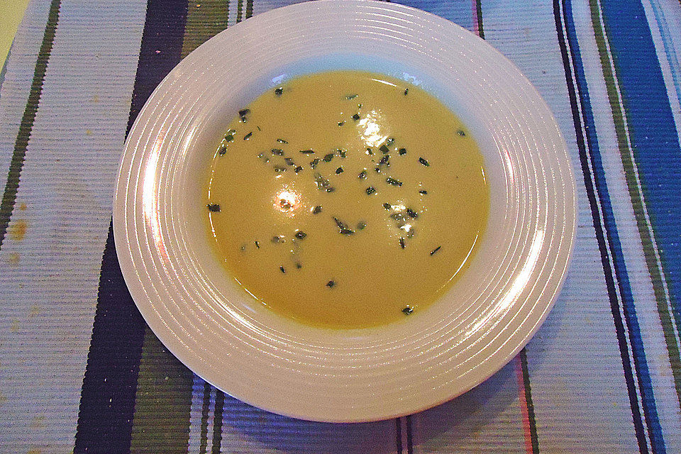 Yacon-Suppe auf thailändische Art