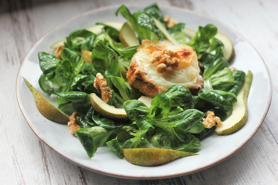 Salat mit warmem Ziegenkäse