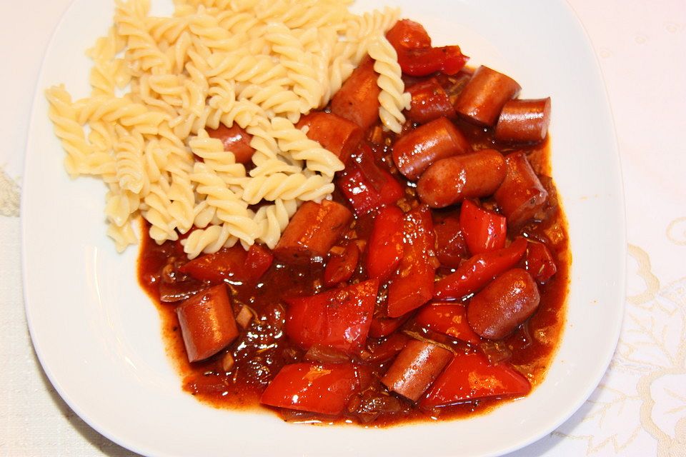 Würstchengulasch mit Paprika