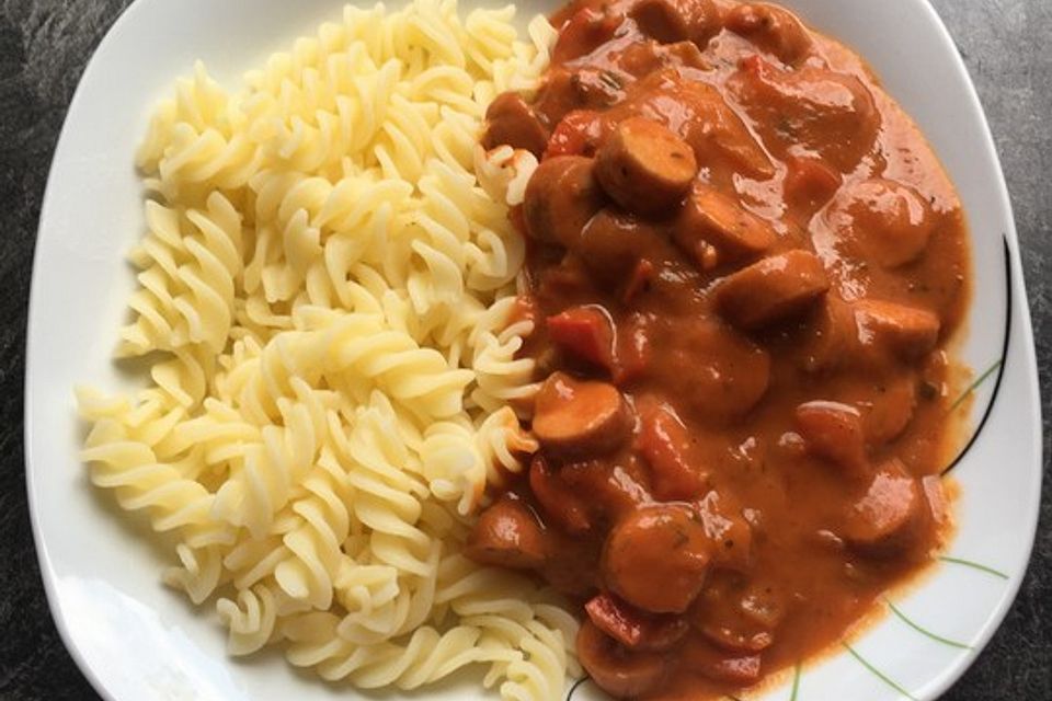 Würstchengulasch mit Paprika