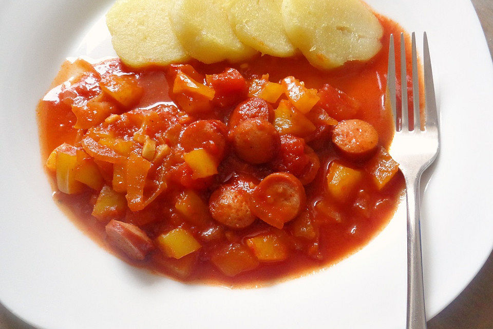 Würstchengulasch mit Paprika