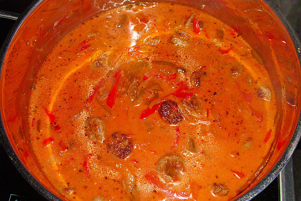 Würstchengulasch mit Paprika