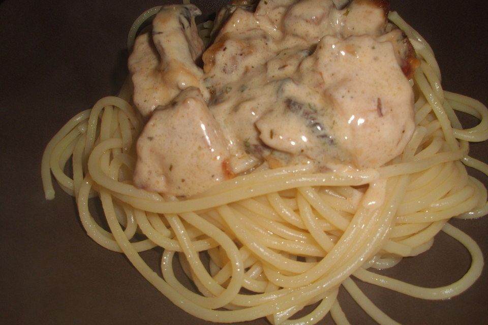 Spaghetti mit Huhn und Pilzen