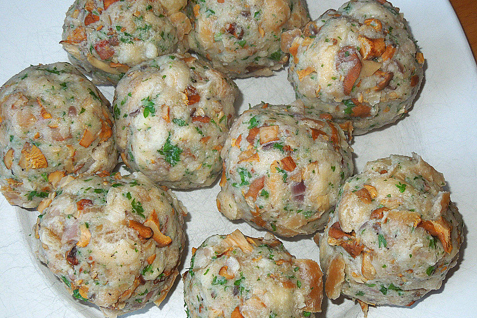 Pfifferling-Speck-Semmelknödel