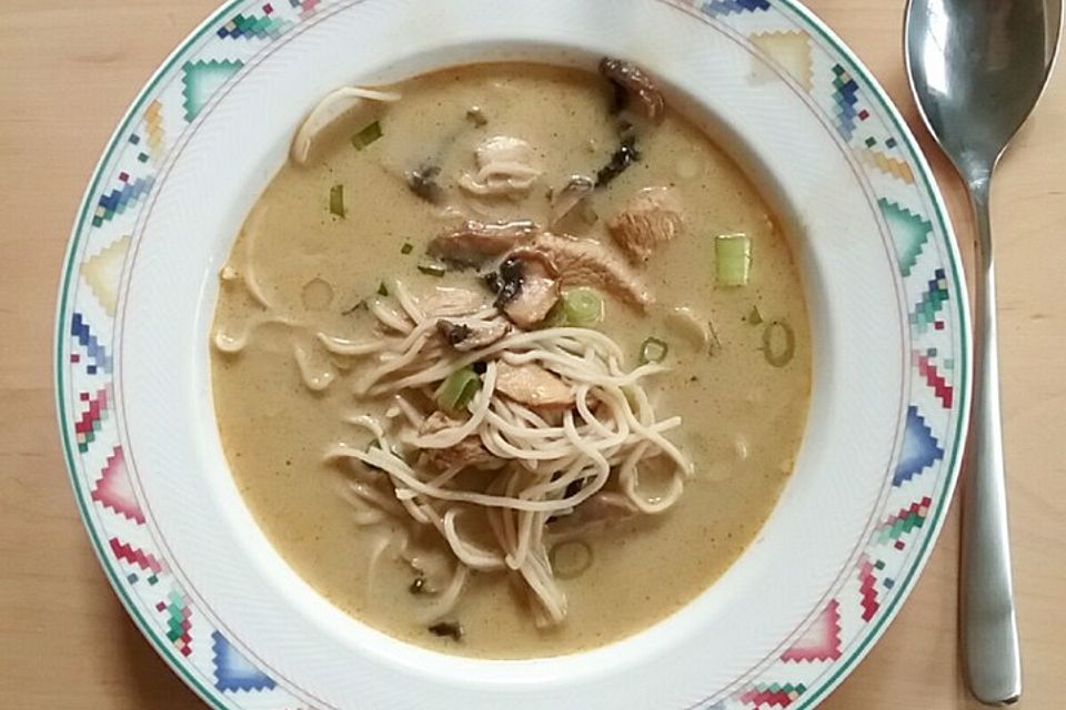 Mie Nudelsuppe mit Hähnchenbrust