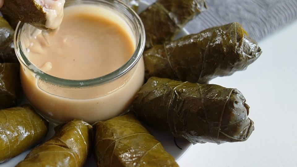 Gefüllte Weinblätter mit Eier-Zitronen-Sauce von Aurora