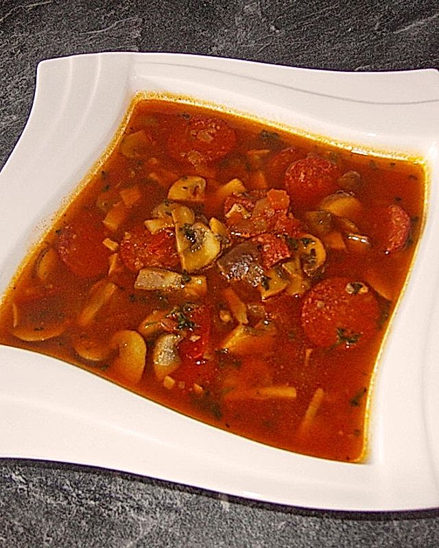 Spanische Pilzsuppe mit Chorizo