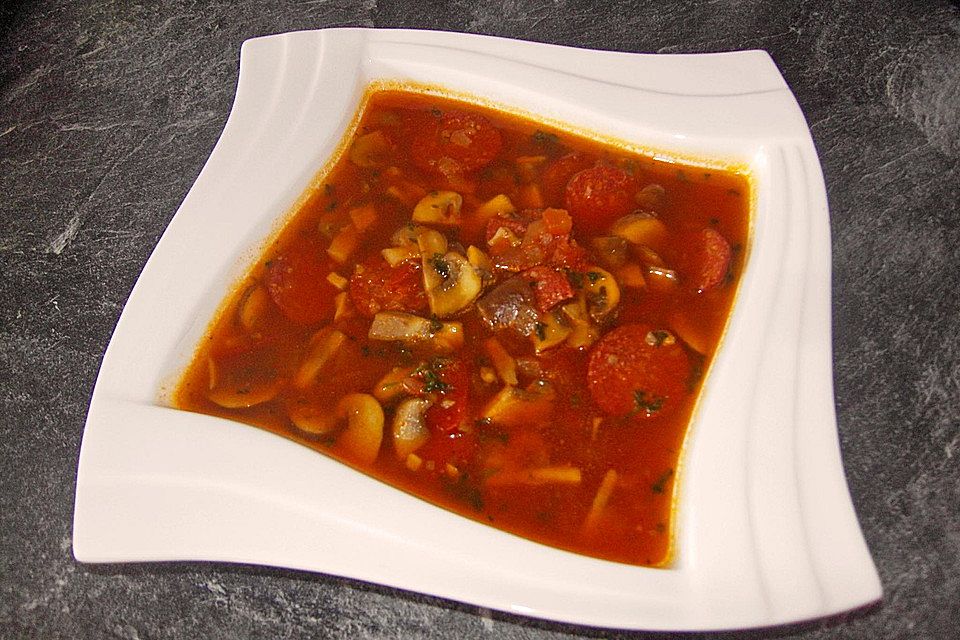 Spanische Pilzsuppe mit Chorizo