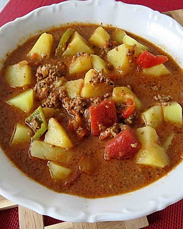 Kartoffel-Paprika-Suppe mit Hackfleisch