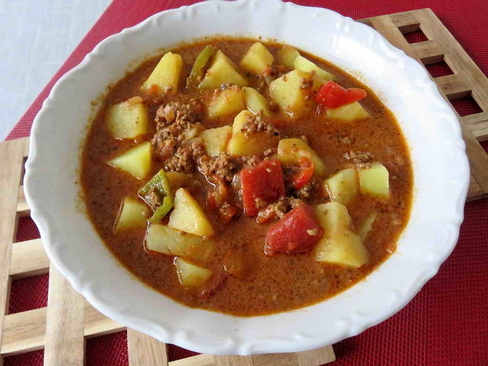 Kartoffel-Paprika-Suppe mit Hackfleisch von GrafFoto| Chefkoch