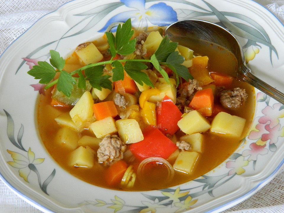 Kartoffel-Paprika Suppe mit Hackfleisch von GrafFoto | Chefkoch