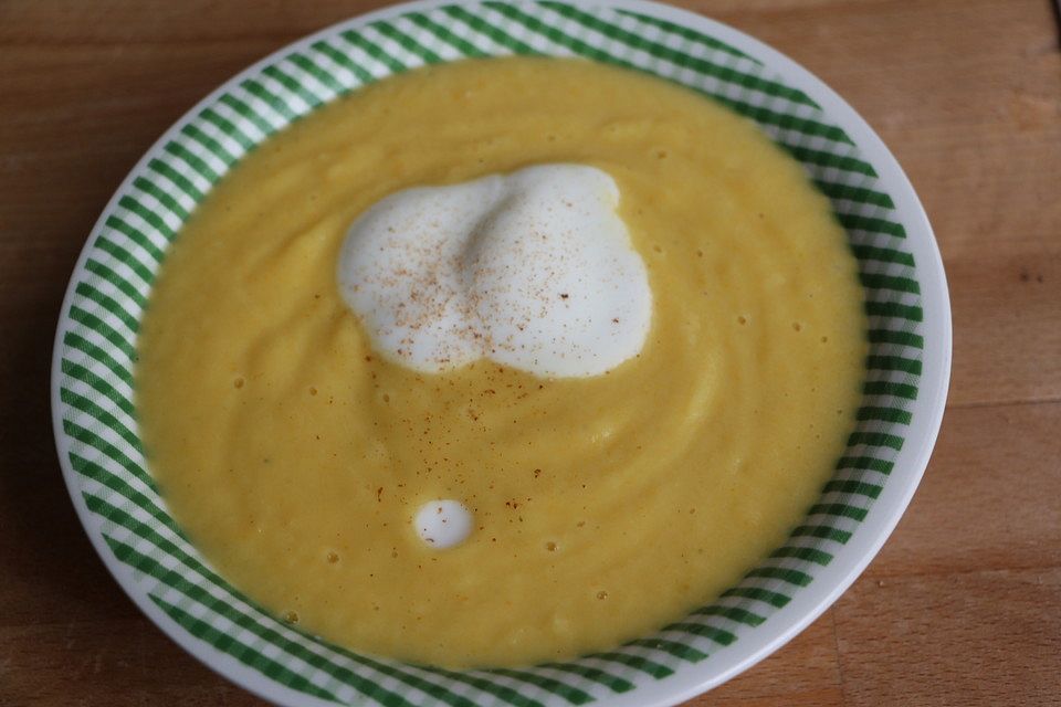 Pastinaken-Apfel Suppe