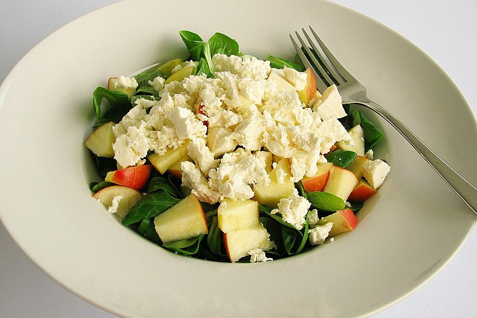 Feldsalat mit Feta und Apfel