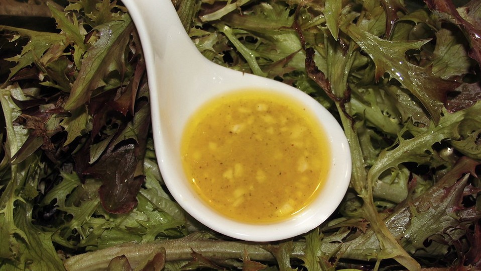 Würziges Salatdressing mit Essig und Zitronensaft von wohlstandskind Würziges Salatdressing mit Essig und Zitronensaft von wohlstandskind