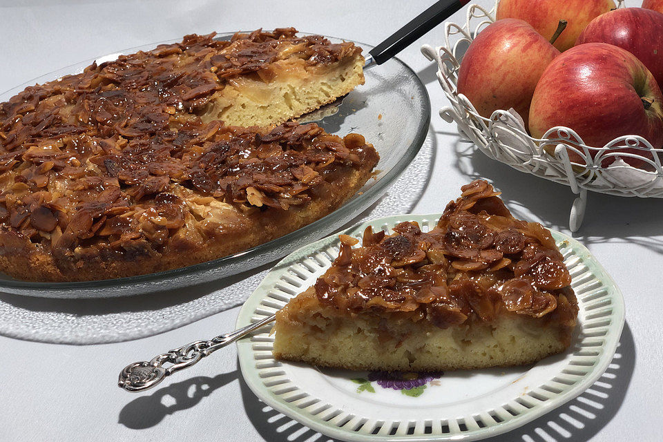 Saftiger Apfelkuchen mit Mandel-Butterkruste