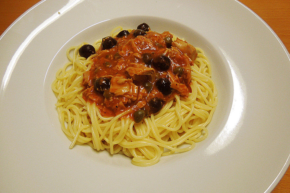 Spaghetti mit Thunfisch, Kapern und Oliven