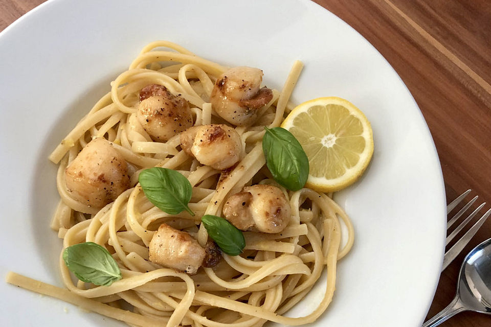 Zitronen-Linguine mit Jacobsmuscheln