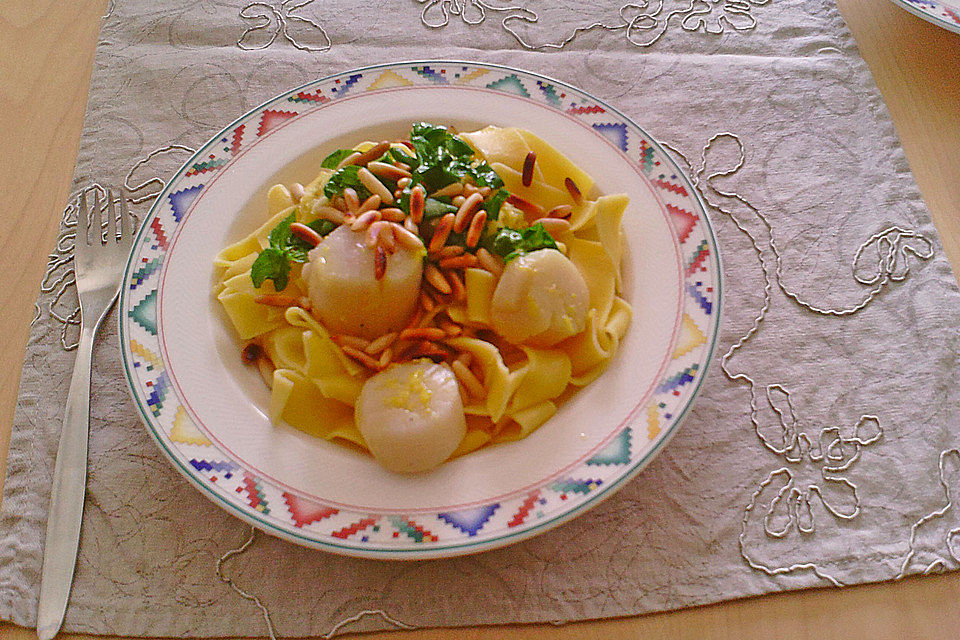 Zitronen-Linguine mit Jacobsmuscheln