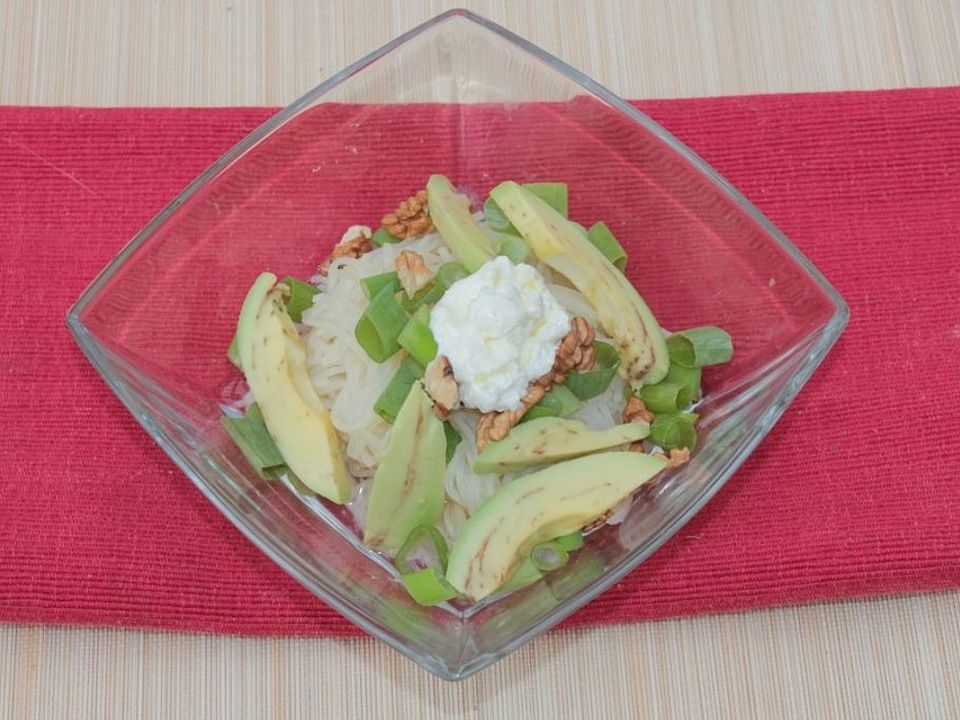 Sellerie-Avocado-Salat mit Walnüssen von Schanzi| Chefkoch