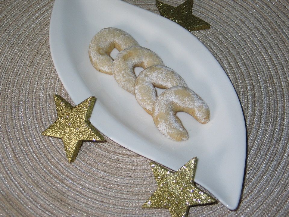 Vanillegipfel mit Walnüssen von claudiague| Chefkoch