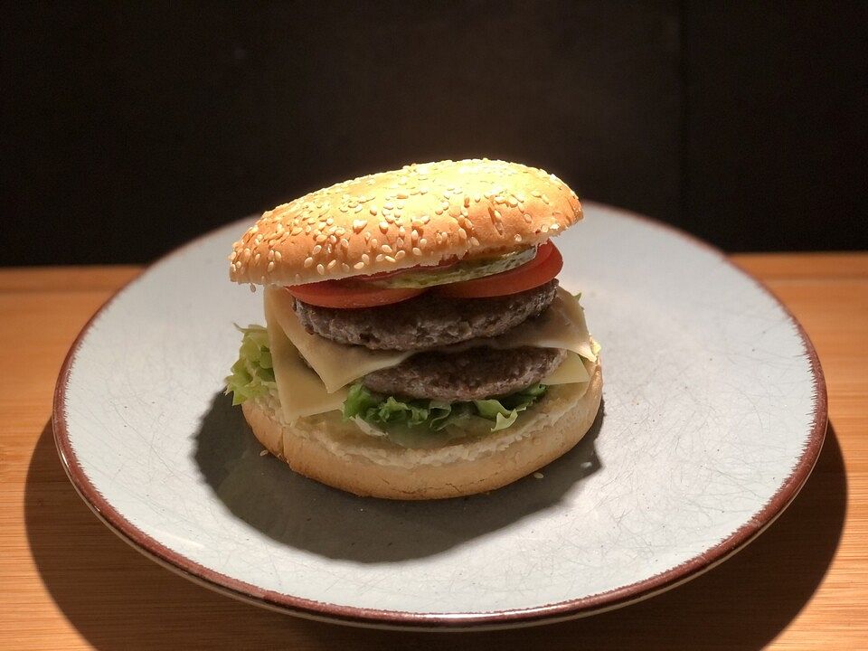 Double Cheeseburger mit Gruyère