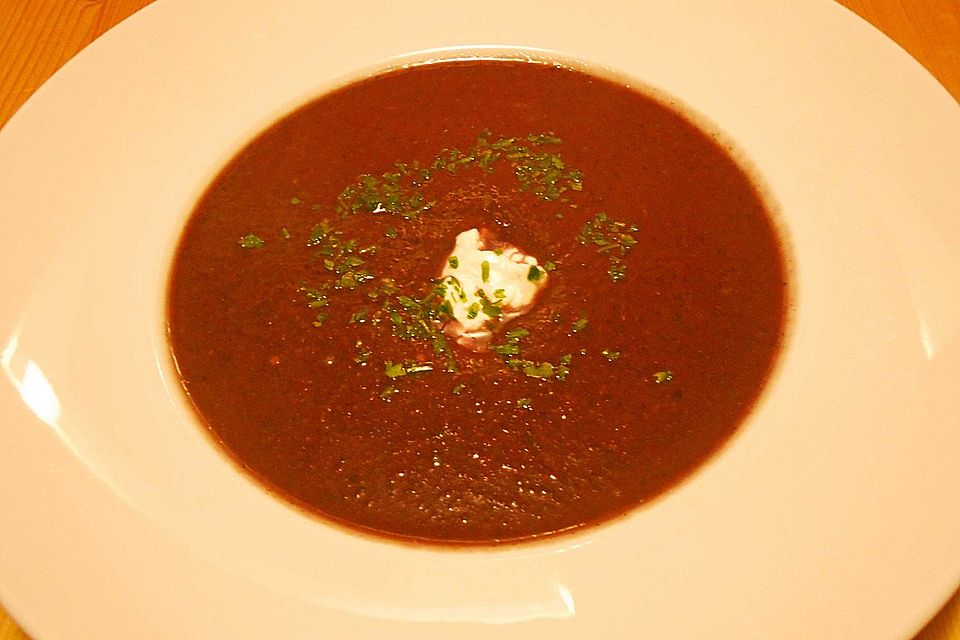 Zwiebel-Knoblauch-Karotten-Kartoffel-Champignon Suppe