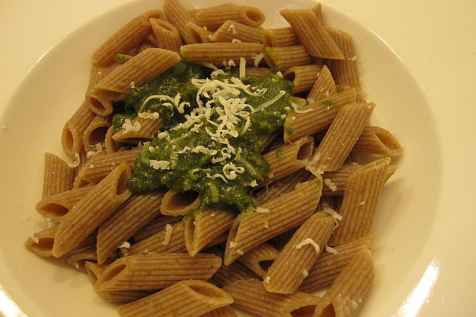 Spaghetti mit Basilikumpesto