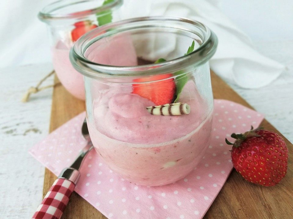 Sahnige Quarkspeise mit Erdbeeren von badegast1| Chefkoch