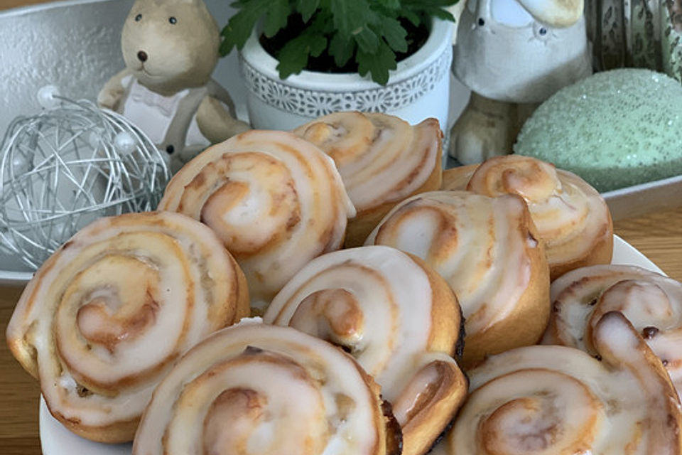 Schneckennudeln mit Bananen-Nuss-Füllung