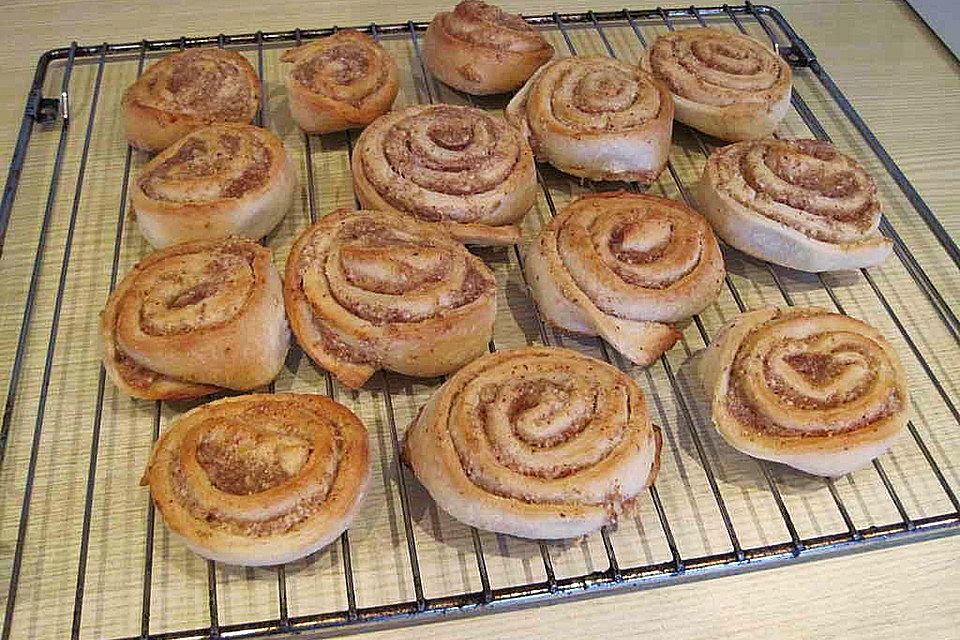 Schneckennudeln mit Bananen-Nuss-Füllung