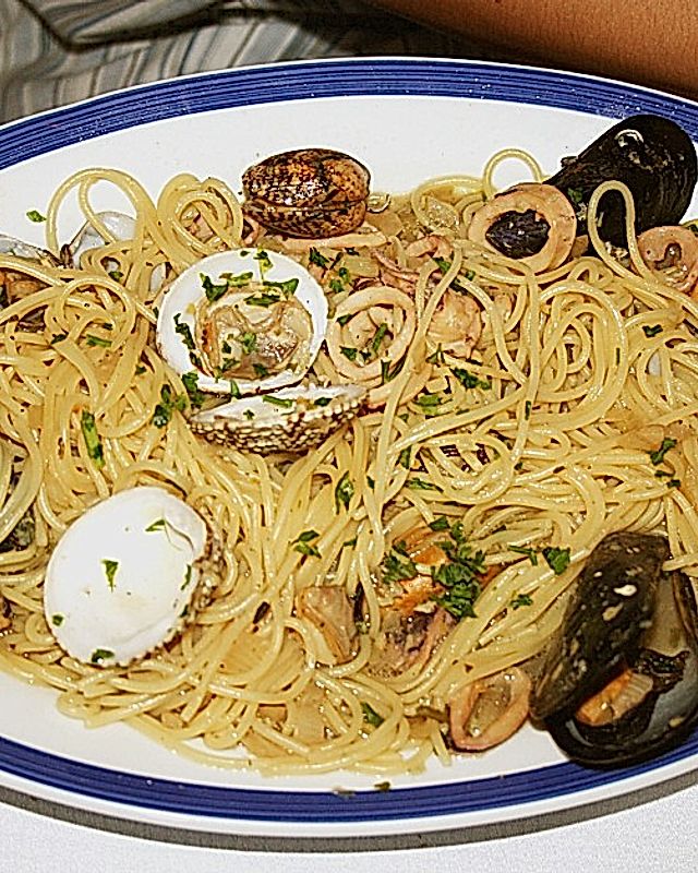 Spaghetti mit Muscheln und Spinat