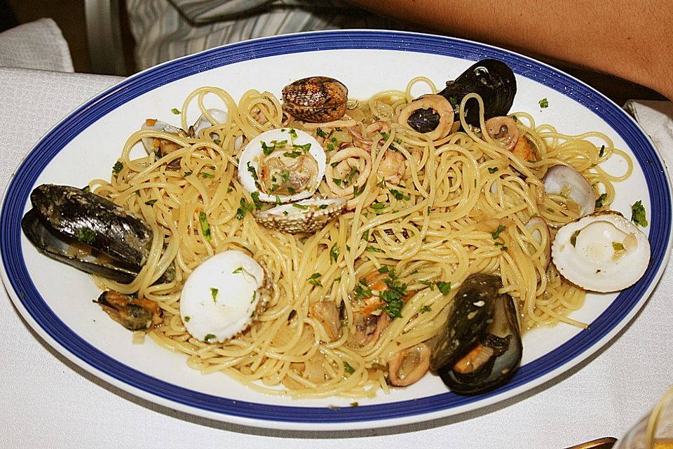 Spaghetti mit Muscheln und Spinat