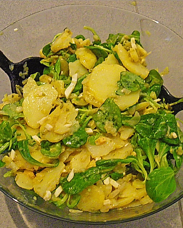 Kartoffelsalat mit Feldsalat