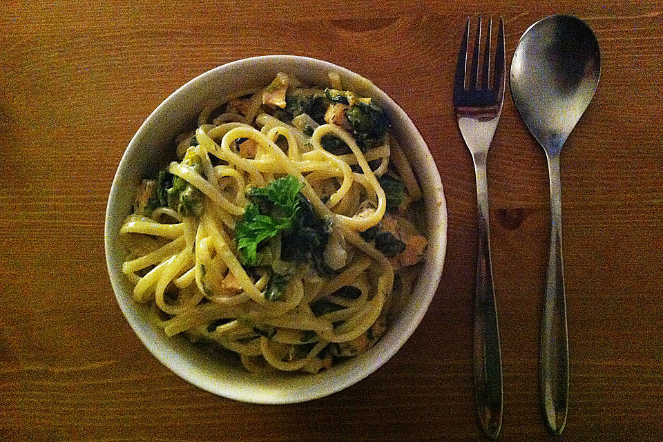 Linguine mit Lachs und frischem Spinat