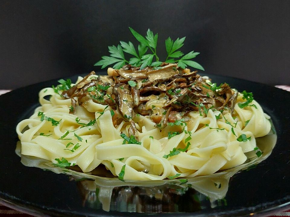 Tagliatelle mit getrockneten Pilzen von Delphina77| Chefkoch Tagliatelle mit getrockneten Pilzen von Delphina77| Chefkoch