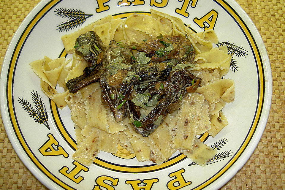 Tagliatelle mit getrockneten Pilzen