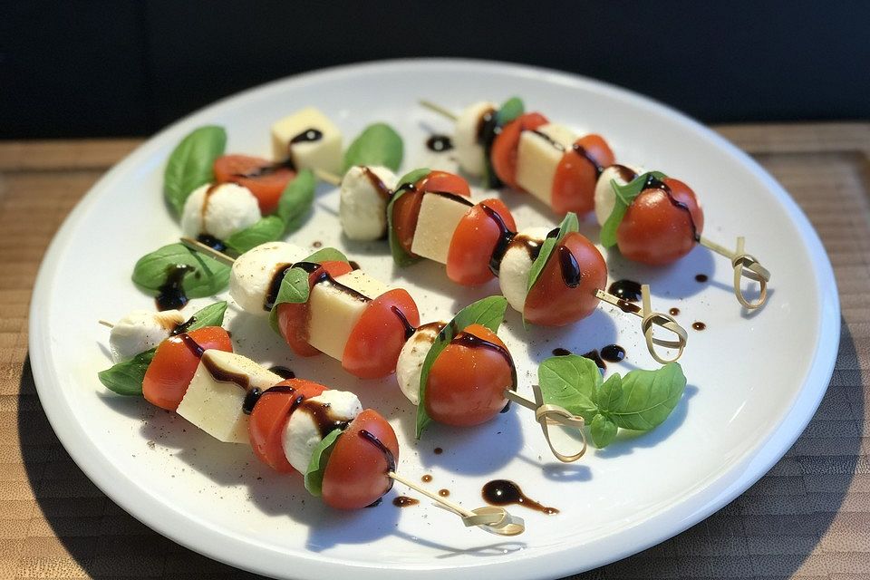 Tomaten-Mozzarella Spieße