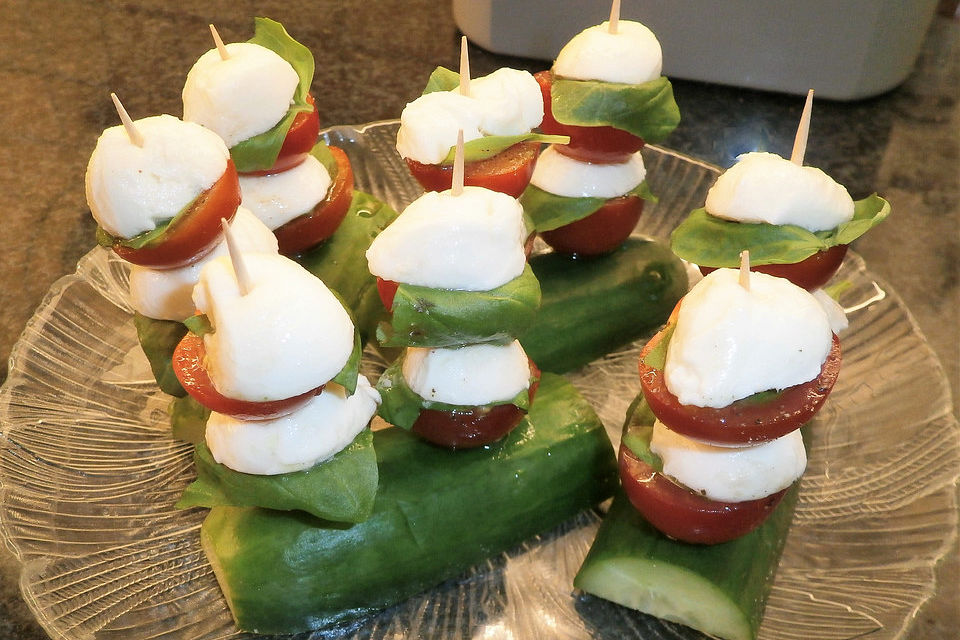 Tomaten-Mozzarella Spieße