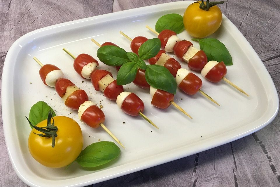 Tomaten-Mozzarella Spieße