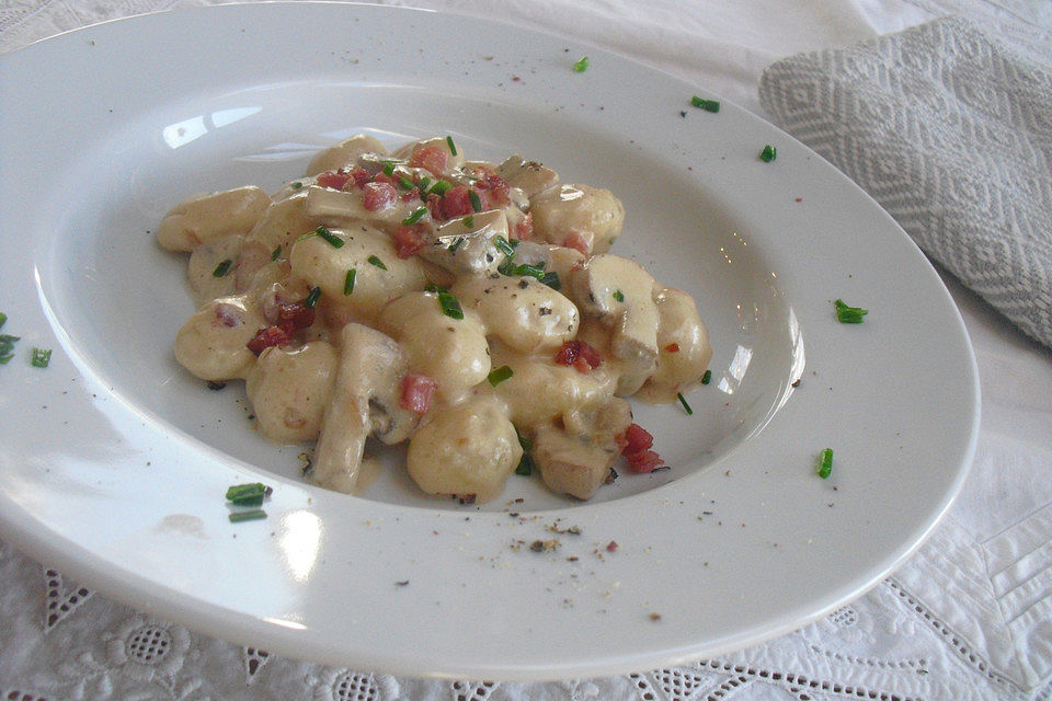 Gnocchi in Sahne-Champignon-Soße