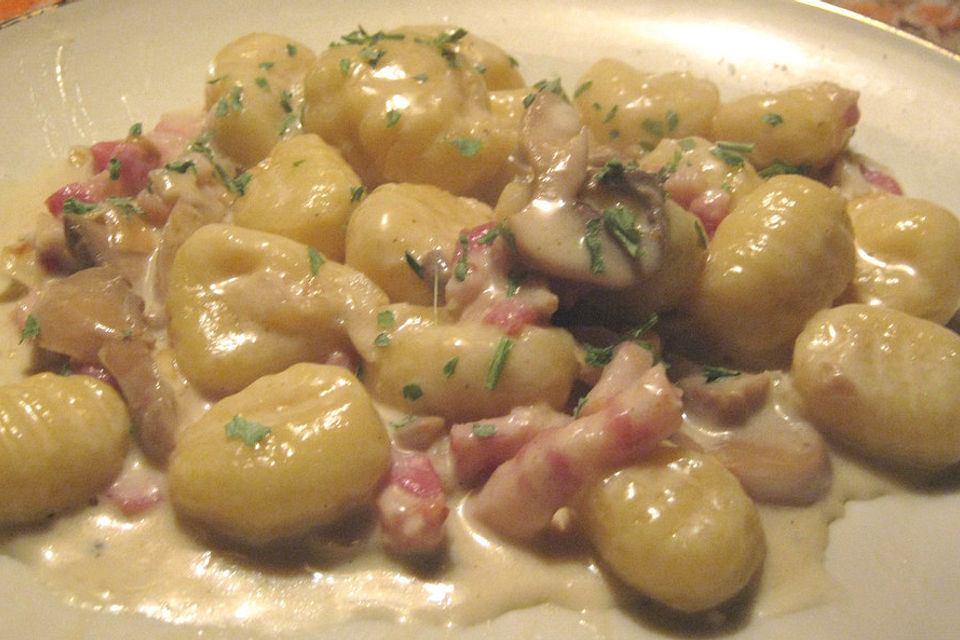 Gnocchi in Sahne-Champignon-Soße