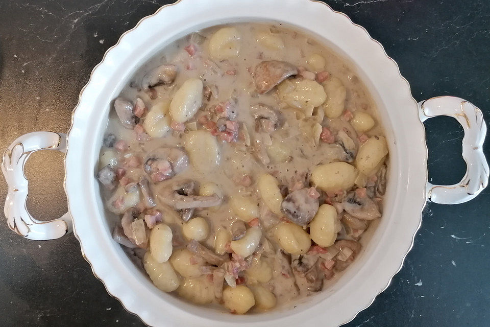 Gnocchi in Sahne-Champignon-Soße