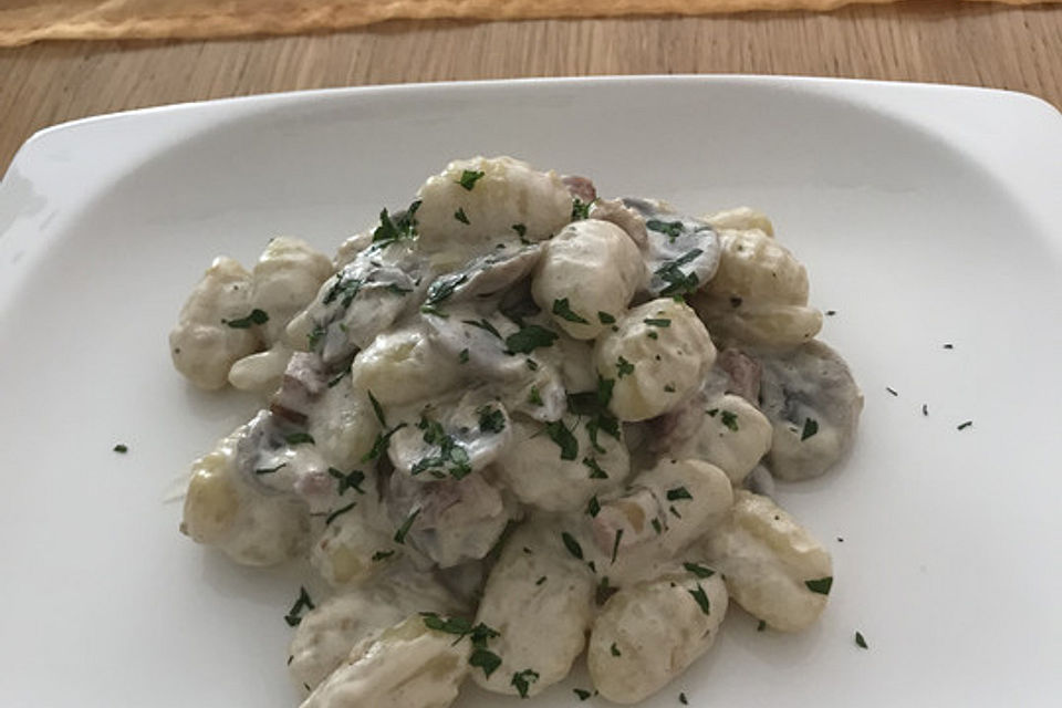 Gnocchi in Sahne-Champignon-Soße