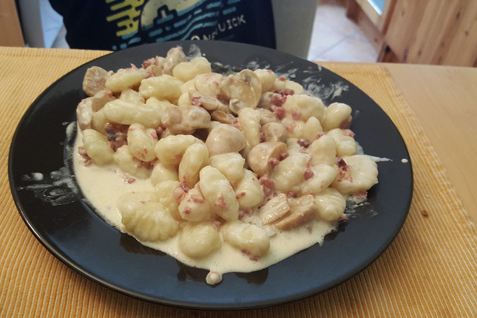 Gnocchi in Sahne-Champignon-Soße