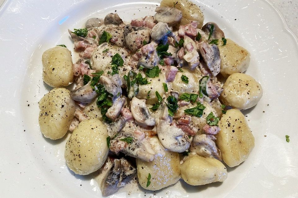 Gnocchi in Sahne-Champignon-Soße