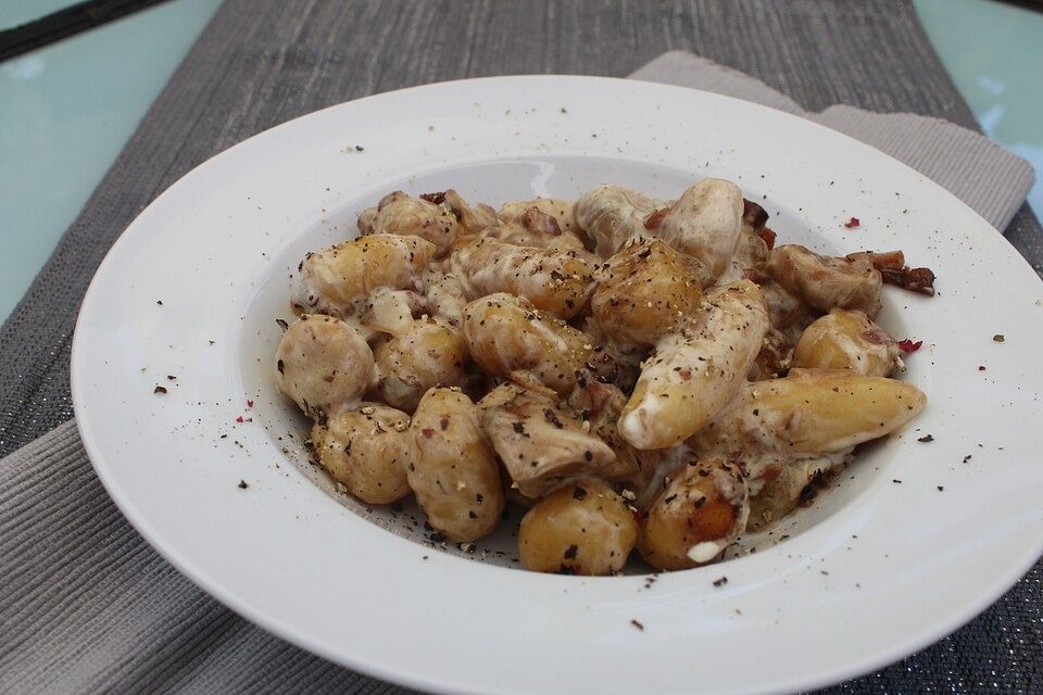 Gnocchi in Sahne-Champignon-Soße