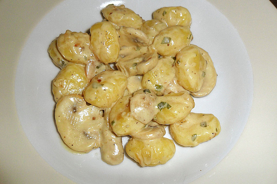 Gnocchi in Sahne-Champignon-Soße