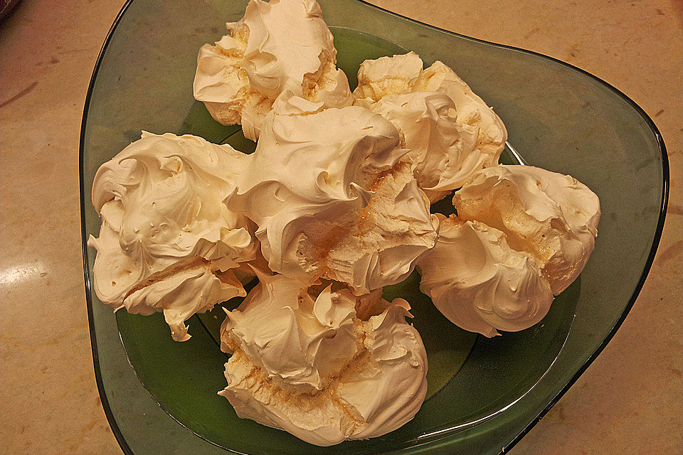 Rosenwasser-Meringues im Cooking Chef